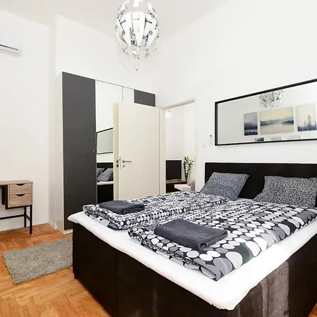 Akacfa 7 Two Bedroom Apartman